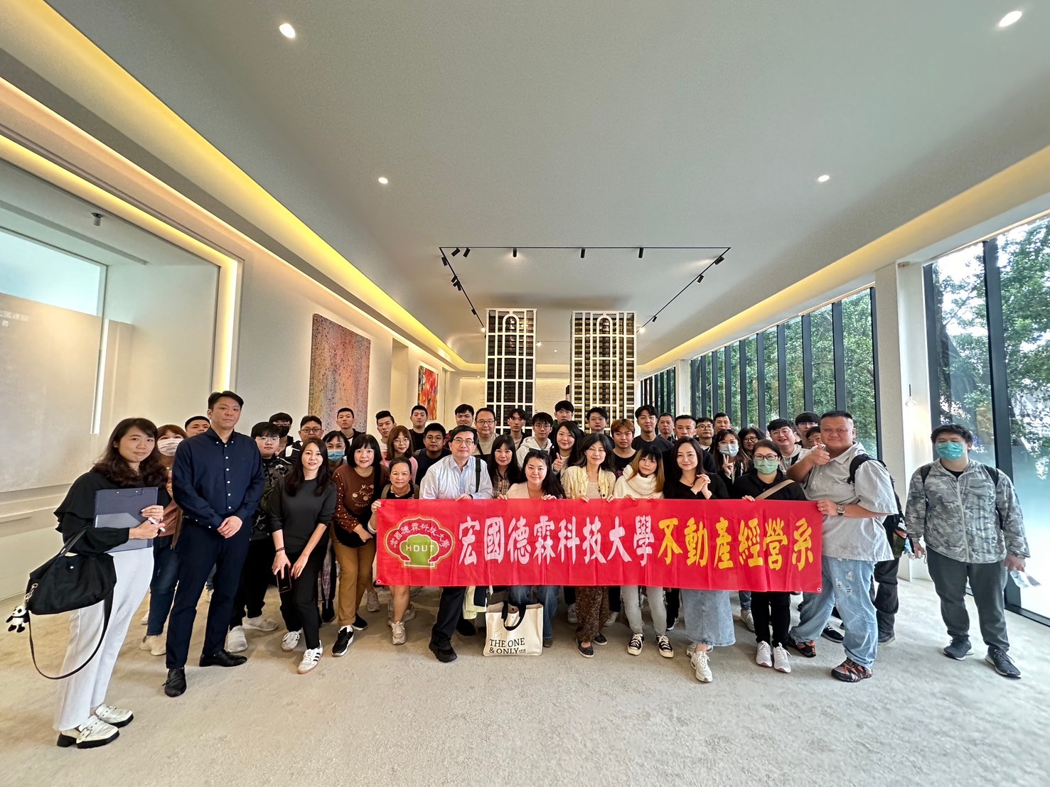 參訪宏國關係企業建案